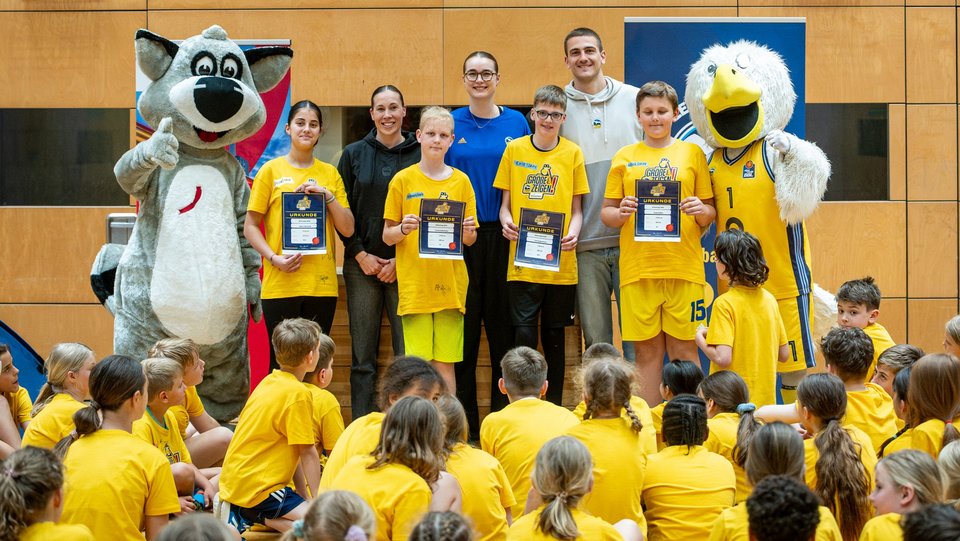 1,86 Meter! ALBA und Vivantes finden Berlins größte Grundschulkinder