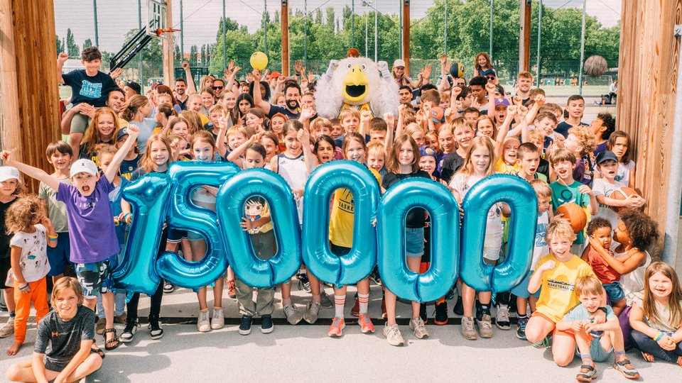Spende zum Saisonende: Interzero unterstützt die ALBA JUGEND zum 18. Geburtstag mit 150.000 Euro