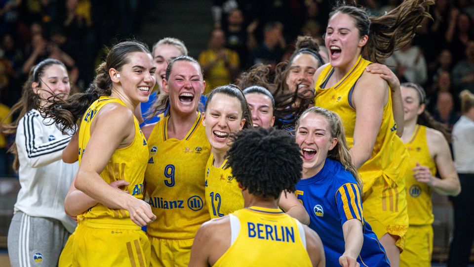 Wahnsinn in der ausverkauften Sömmeringhalle: ALBAs Aufsteigerinnen schlagen Keltern und erzwingen Spiel drei ums Finale