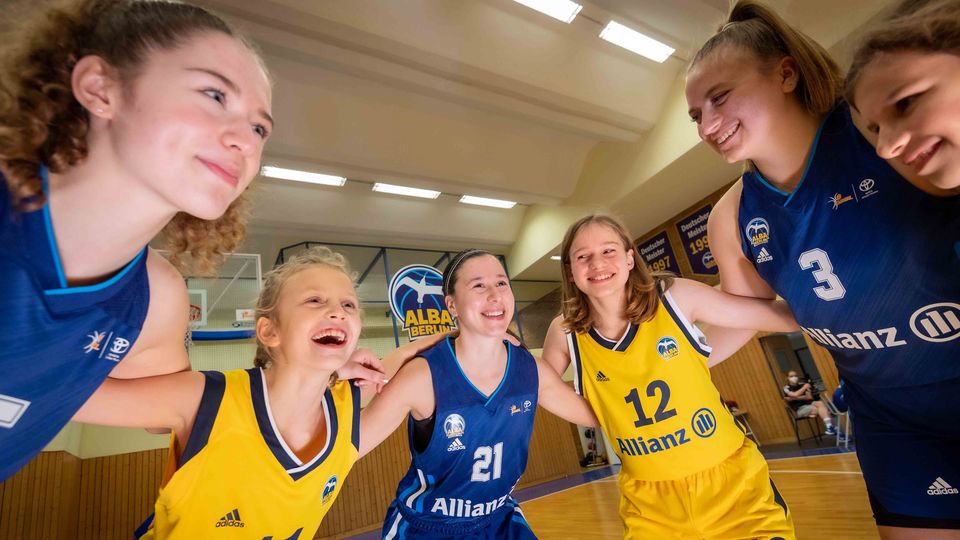 Allianz und ALBA feiern den Internationalen Kindertag im Jahn-Sportpark