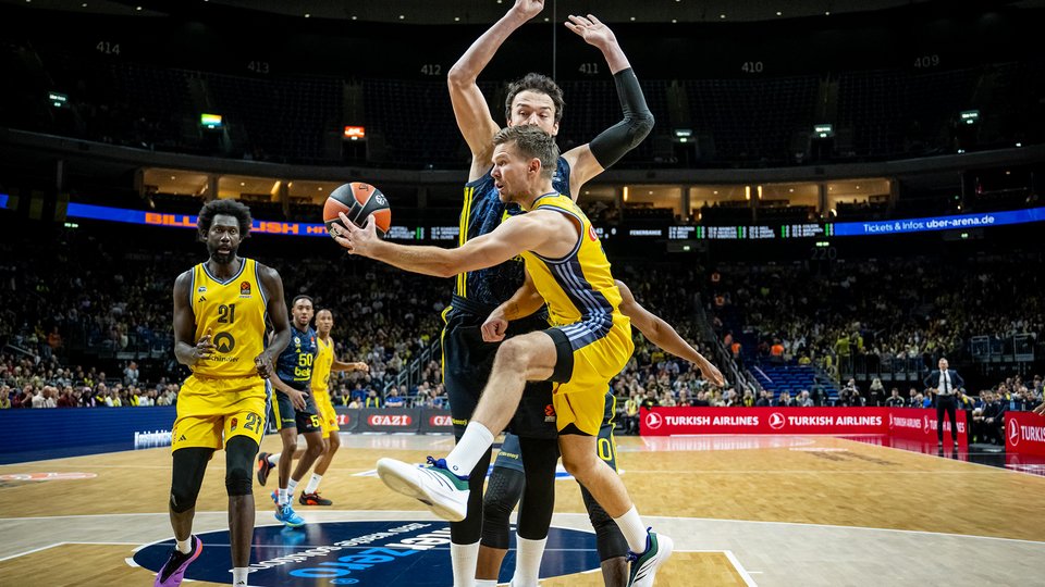 Vor 11.847 Fans in der Uber Arena: ALBA unterliegt Istanbul mit 71:78