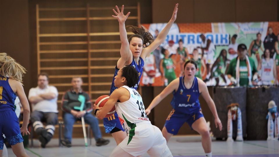 Glückloser Playoff-Fight beim Spitzenteam: ALBAs Aufsteigerinnen verlieren erstes Halbfinalspiel in Keltern