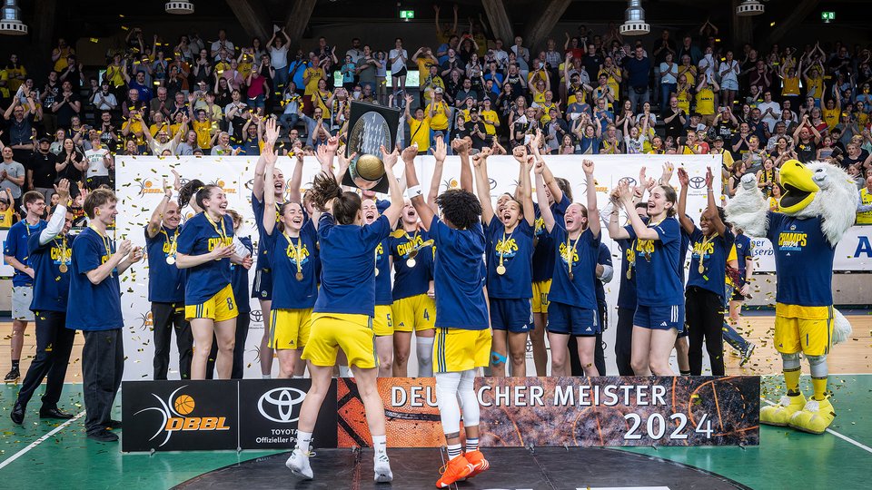 Wahl der Berliner Sportler:innen des Jahres 2024: Jetzt für ALBA-Männer- & Frauenteam und DBBL-Headcoach Cristo Cabrera abstimmen