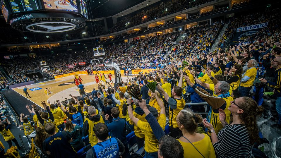 Vor großer Kulisse in der Mercedes-Benz Arena: ALBA trifft am Sonntag auf Rostock