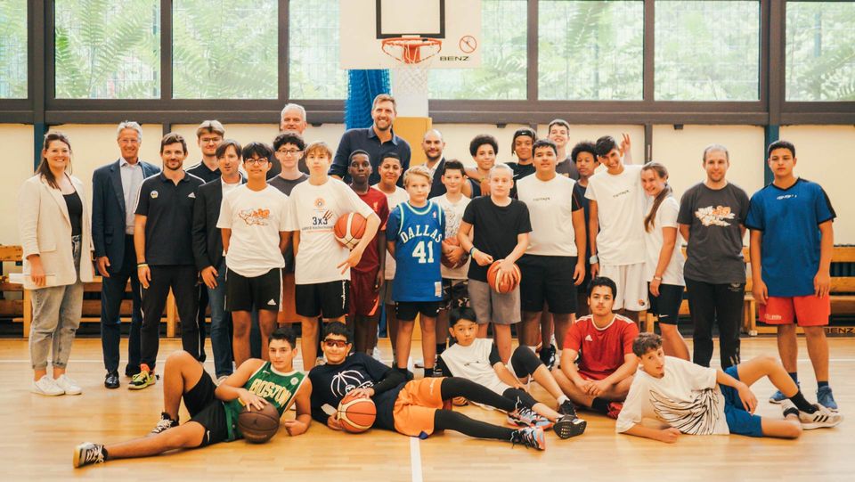 Dirk Nowitzki und BasKIDball zu Gast in der ALBA-Jugendhalle