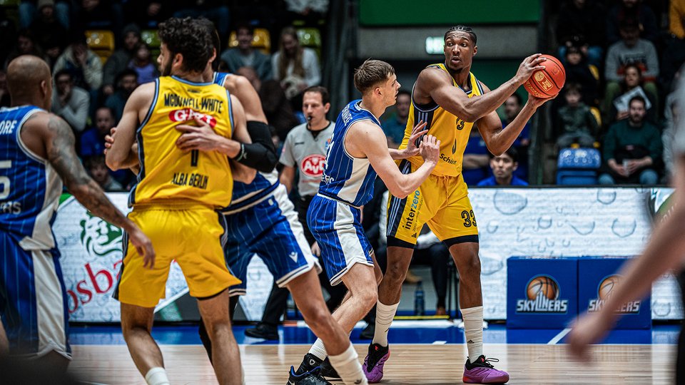 Arbeitssieg in Frankfurt: ALBA gewinnt gegen die Skyliners