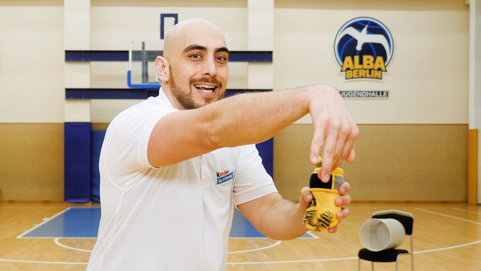Der Bodenpass | Home-Tutorials mit der Basketball Academy by kinder Joy of Moving