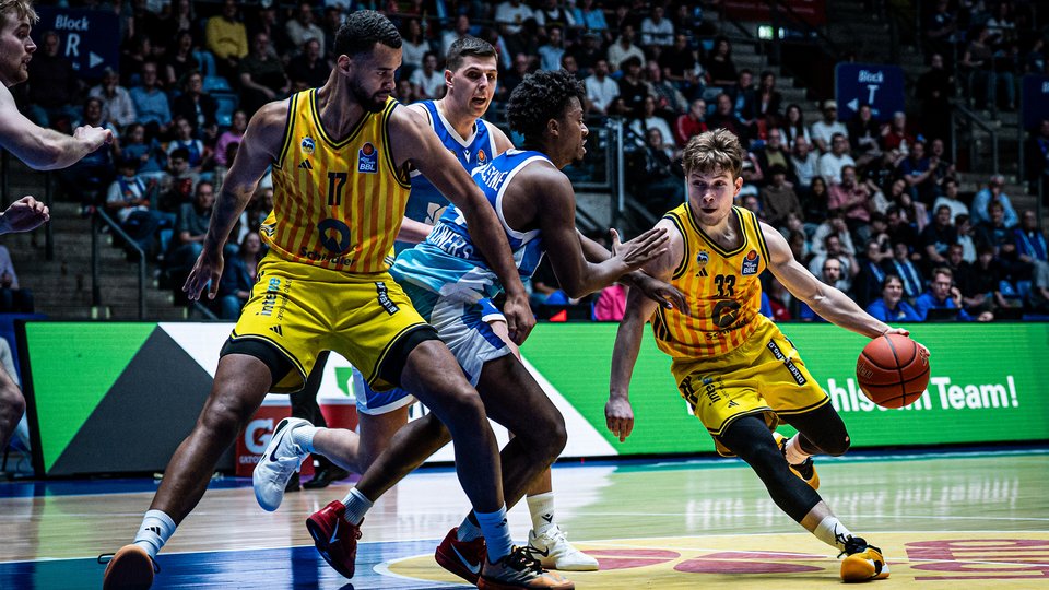 Dritter Sieg der Woche: ALBA gewinnt in Frankfurt mit 87:61