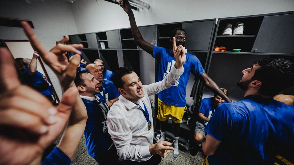 Headcoach Israel González erhält neuen Dreijahresvertrag