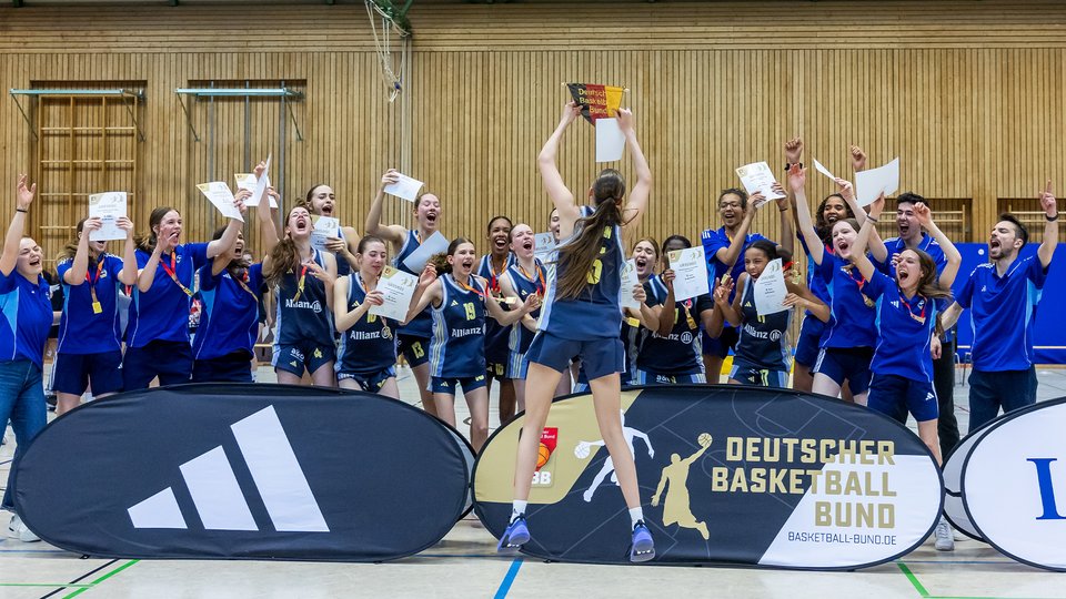 Deutsche Meisterinnen: ALBAs wU16-Team holt Titel in Stuttgart