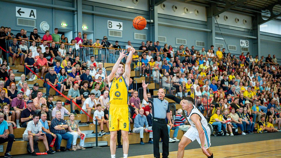 Niederlage beim Testspielauftakt in Oranienburg: ALBA verliert gegen Hamburg
