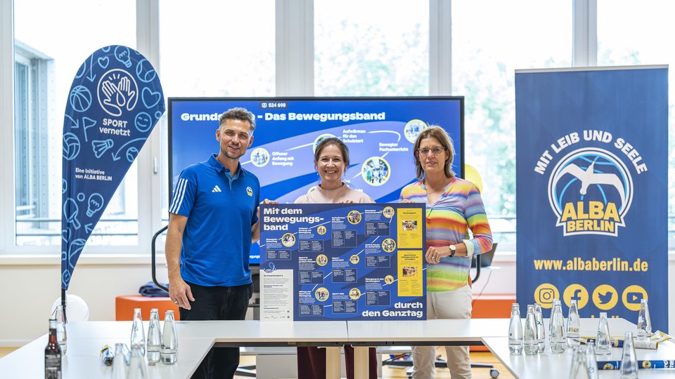Pünktlich zum Schulstart in Berlin: ALBA stellt Bewegungsband für mehr Sport im Schulalltag vor.