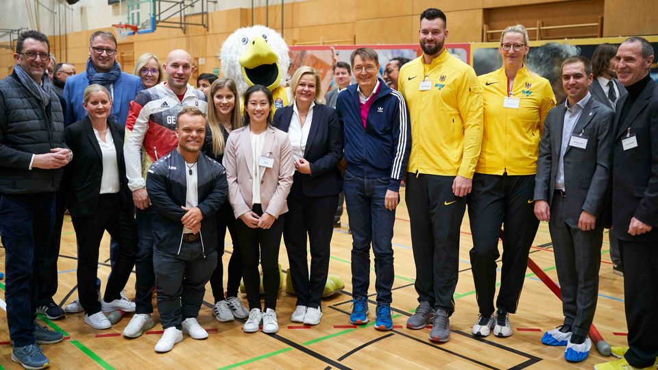 „Lasst uns einen neuen Schul- und Vereinssport schaffen!“: ALBA BERLIN beim Bewegungsgipfel der Bundesregierung