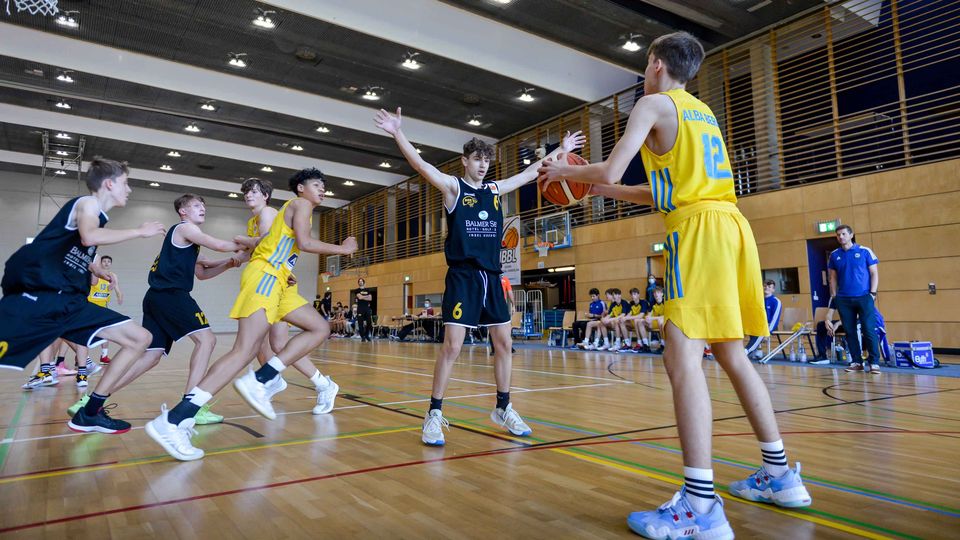 ALBAs JBBL-und NBBL-Teams starten erfolgreich in die Saison / Bernau verliert in Düsseldorf