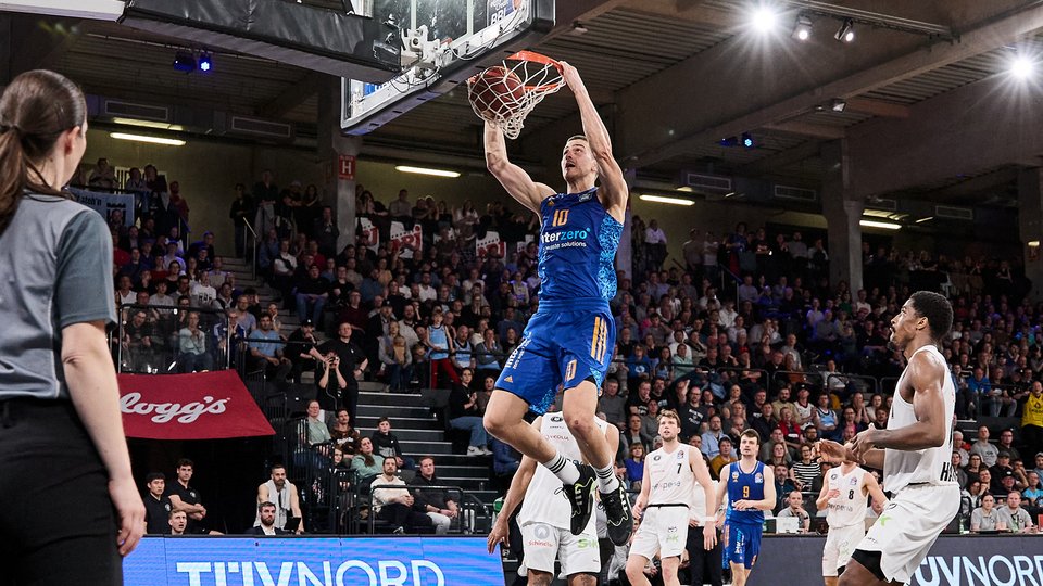 Elfter BBL-Sieg in Serie: ALBA gewinnt auswärts in Hamburg