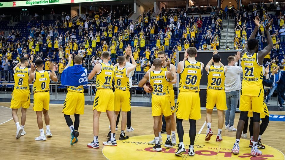 Albatrosse gleichen Halbfinalserie vor 1.000 begeisterten Fans aus