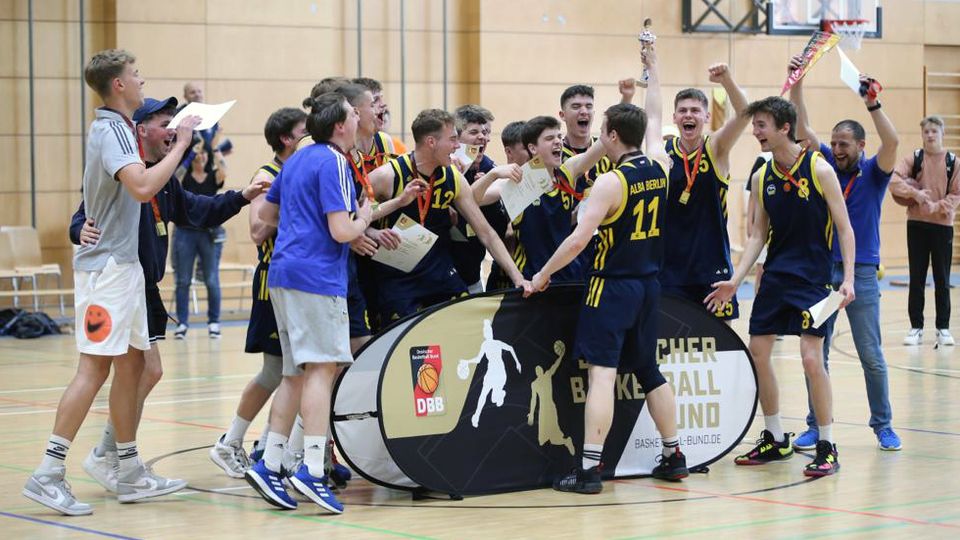 ALBAs mU18 holt sich den DBB-Jugendpokal / Platz vier für wU14 bei der Deutschen Meisterschaft