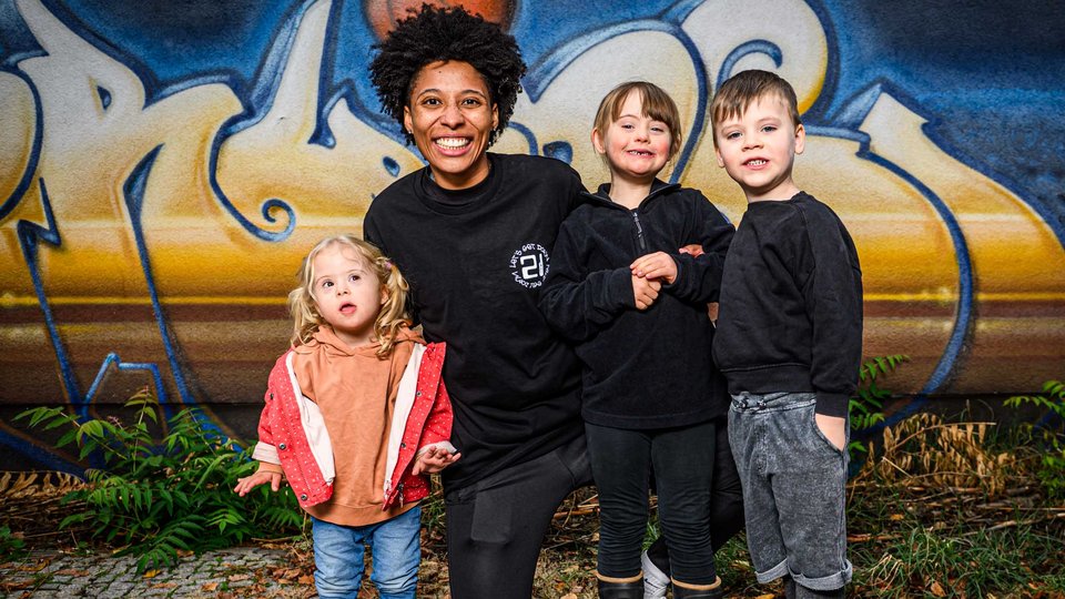 „Ich will zeigen, dass ich die stolze Mutter eines Kindes mit Down-Syndrom bin“: Deeshyra Thomas im Interview