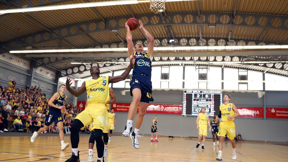  Testspiel am Sonntag gegen Bakken Bears in der MBS ARENA mit 250 Fans und im kostenlosen Livestream beim rbb