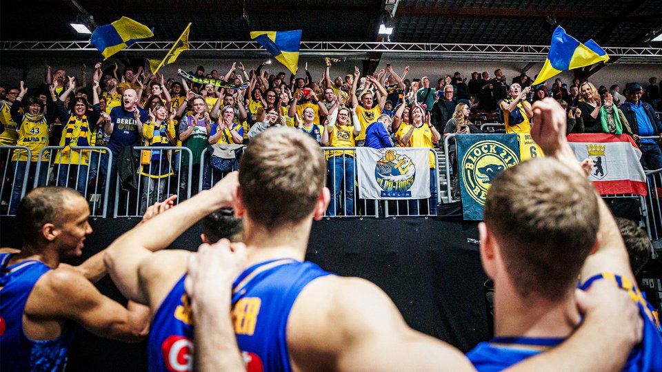 Mit tollem Fan-Support und starker Energieleistung: ALBA bezwingt die bisherigen Tabellenführer aus Chemnitz