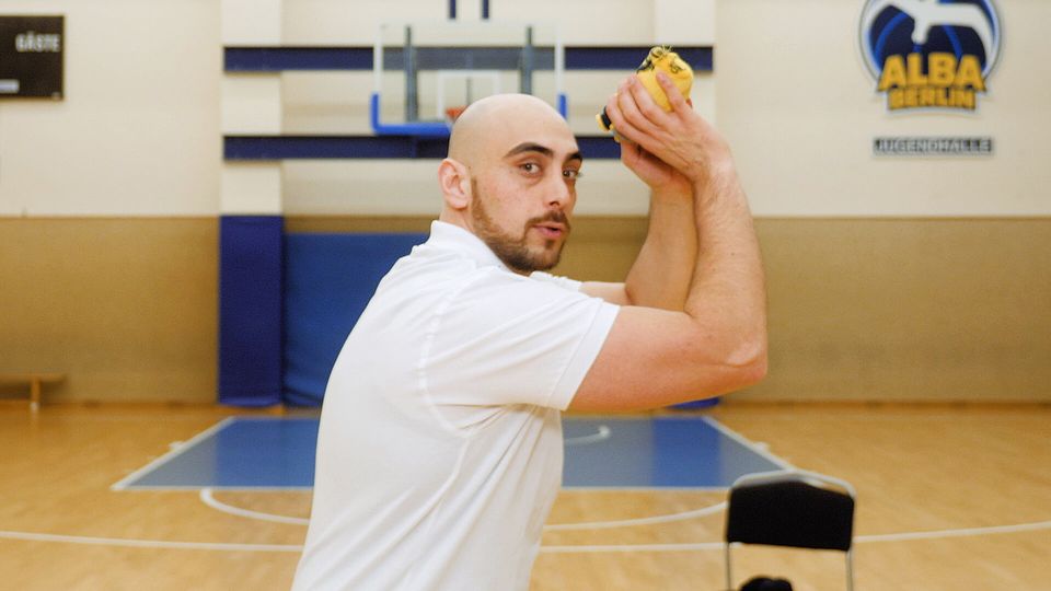 Der Wurf | Home-Tutorials mit der Basketball Academy by kinder Joy of Moving