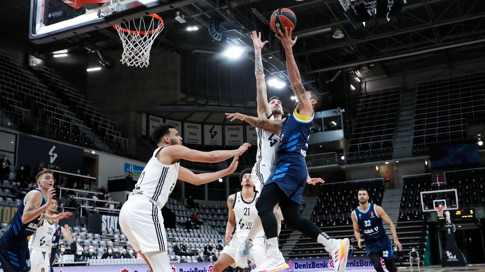 Comeback-Sieg dank starker zweiter Halbzeit in Villeurbanne / Siva stellt neues EL-Career-High auf
