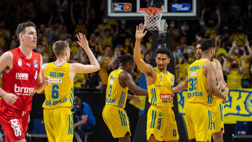 Drei Matchbälle fürs Halbfinale: ALBA bezwingt Bamberg in der Max-Schmeling-Halle