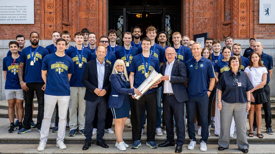 Empfang der Deutschen Meister von ALBA BERLIN im roten rathaus