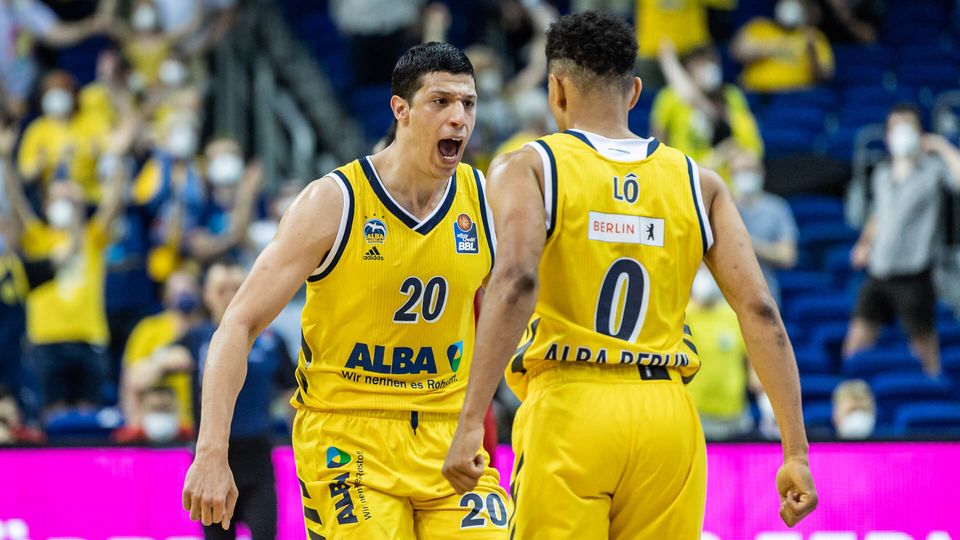 Eins zu Null! Maodo Lô schießt sein Team mit zwei Crunchtime-Dreiern zur Führung im Finale