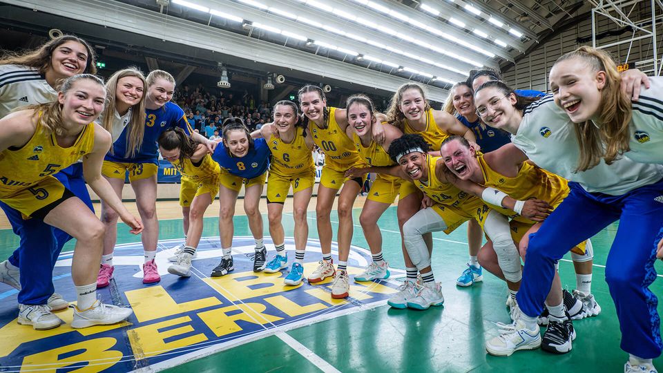 Mini-Movie: Ein unfassbarer Playoff-Abend für ALBAs DBBL-Team in der Sömmeringhalle