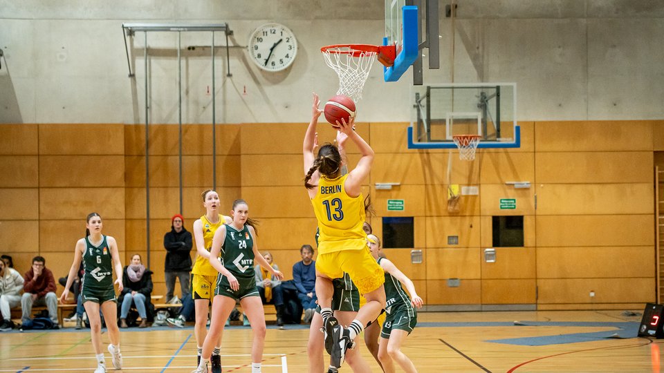 Roundup: Vier Spiele, vier Siege / ALBA gewinnt in NBBL, WNBL und JBBL / LOK BERNAU macht Schritt aus dem Tabellenkeller