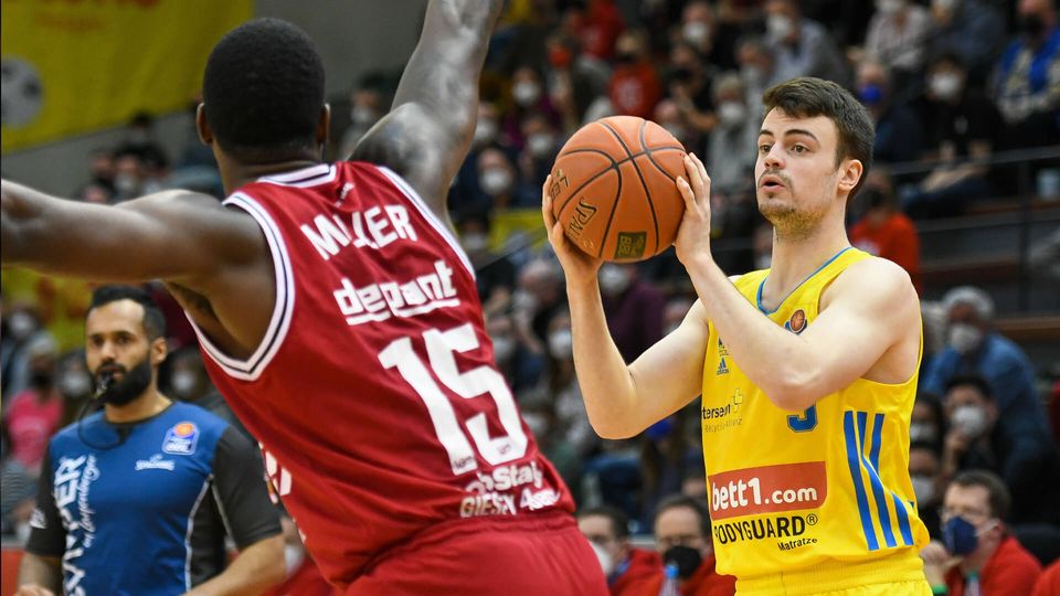 ALBA holt in Gießen 10. Sieg in Serie und bleibt nach Niederlagen bestes Team der BBL