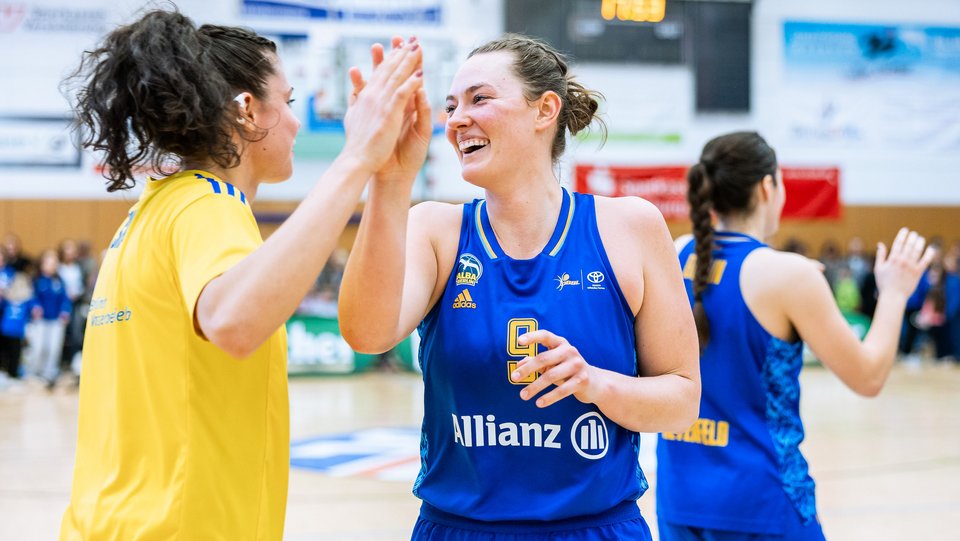 14. Sieg in Serie! ALBA schlägt Marburg und spielt Samstag zuhause gegen Keltern um DBBL-Platz eins