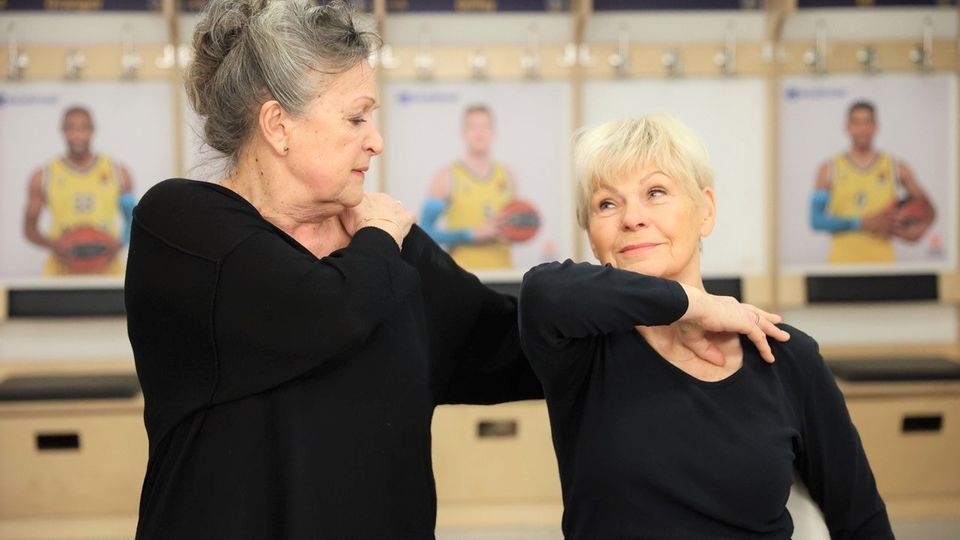 Stabiler Schultergürtel: Fünfte YouTube-Folge von „Sport macht Spaß“ für Senior*innen erschienen