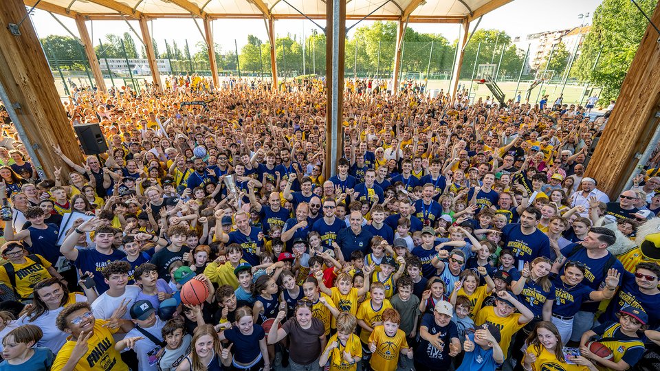 Wahnsinn: 2.500 ALBA-Fans beim Saisonabschluss der Deutschen Meister