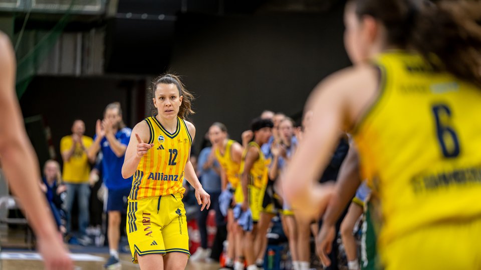Kapitänin und Pokal-MVP Lena Gohlisch verlängert ihren Vertrag bei ALBA um ein weiteres Jahr