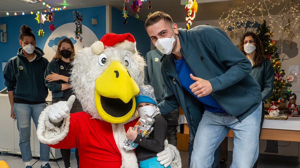 Bescherung mit den ALBA-Teams auf der Virchow-Kinderkrebsstation / Spendenaktion läuft weiter