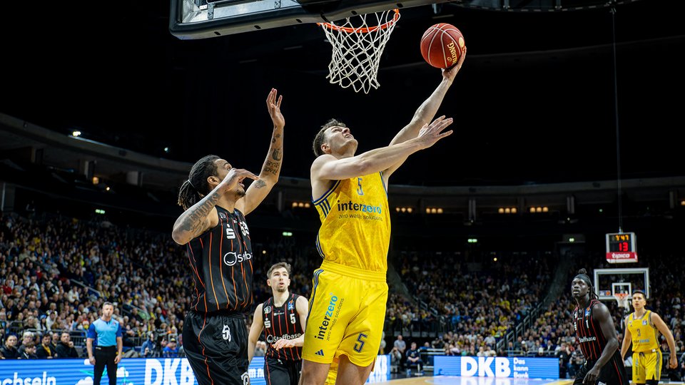 Nach dem EuroLeague-Doppelspieltag ist vor dem BBL-Spitzenspiel: ALBA trifft am Sonntag auswärts auf die Tabellenführer aus Chemnitz