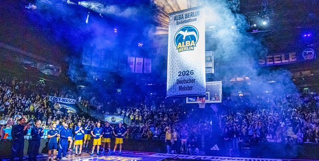 Gänsehaut-Moment in der Uber Arena: ALBA zieht zwölftes Banner unter die Arenadecke