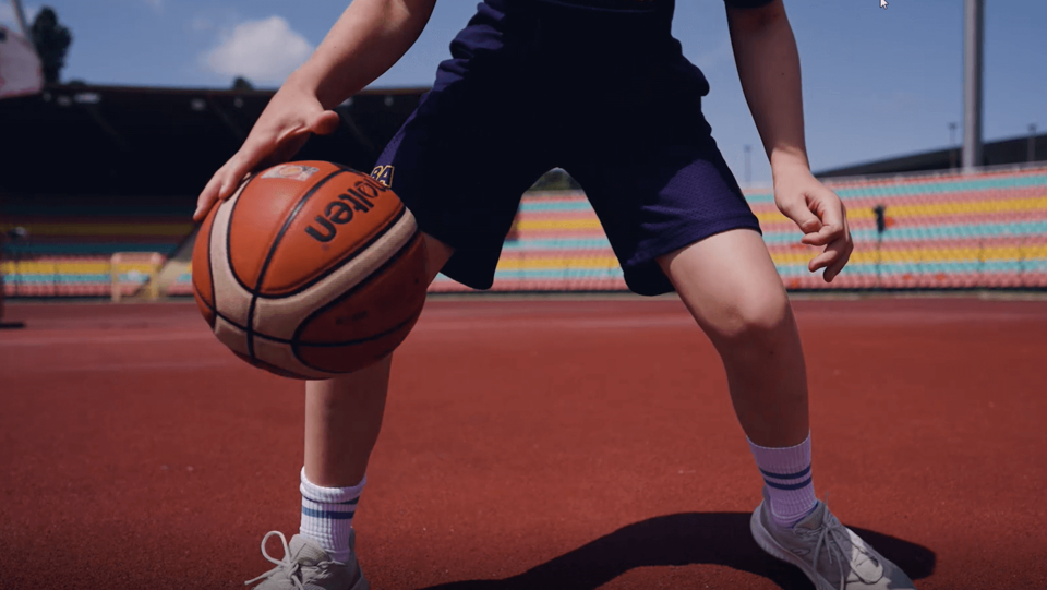Handwechselreihe | Outdoor-Tutorials mit der Basketball Academy by kinder Joy of Moving