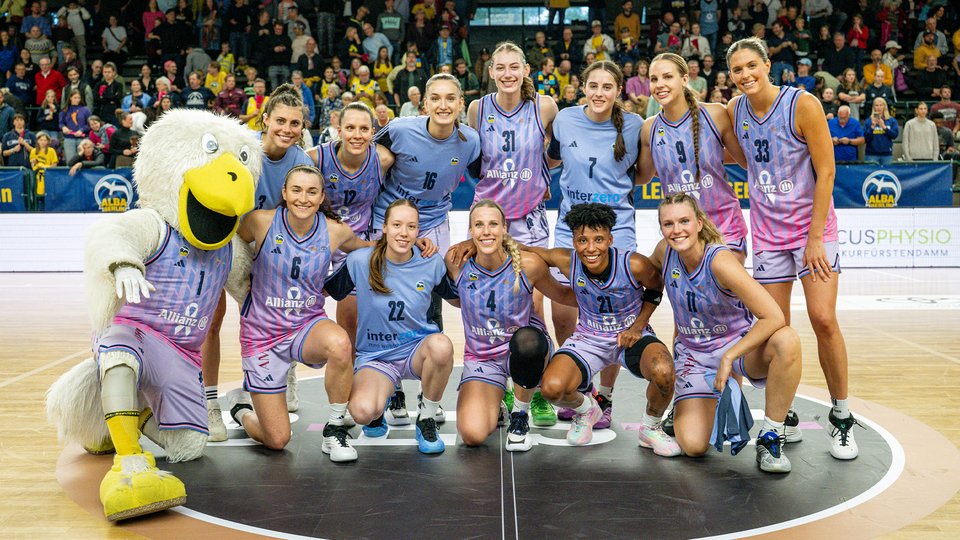 Double-Header in der Sömmeringhalle: ALBA gewinnt DBBL-Heimpremiere bei der Verabschiedung von Lucy Reuß