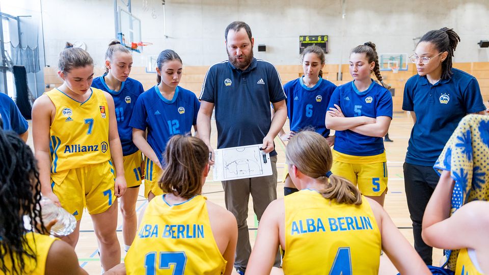 Wochenend-Roundup: Zwei Heimsiege und zwei Auswärtsniederlagen für ALBA-Teams / LOK BERNAU bleibt ungeschlagen