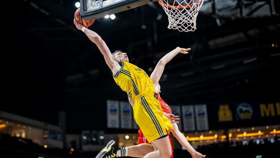 Move des Monats April: Justin Bean dunkt sich an die Spitze