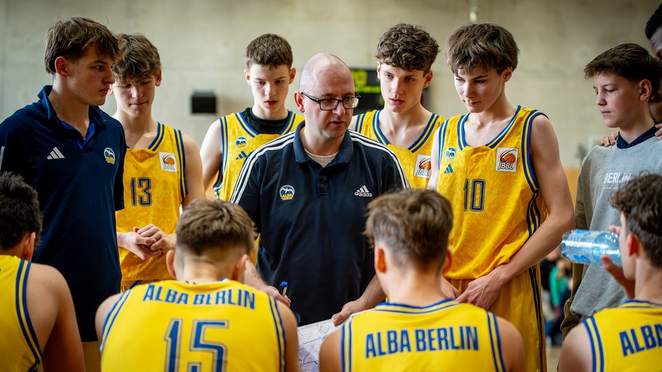 Roundup: ALBAs JBBL-Team mit klarem Heimsieg / LOK BERNAU siegt dank starkem Rapieque