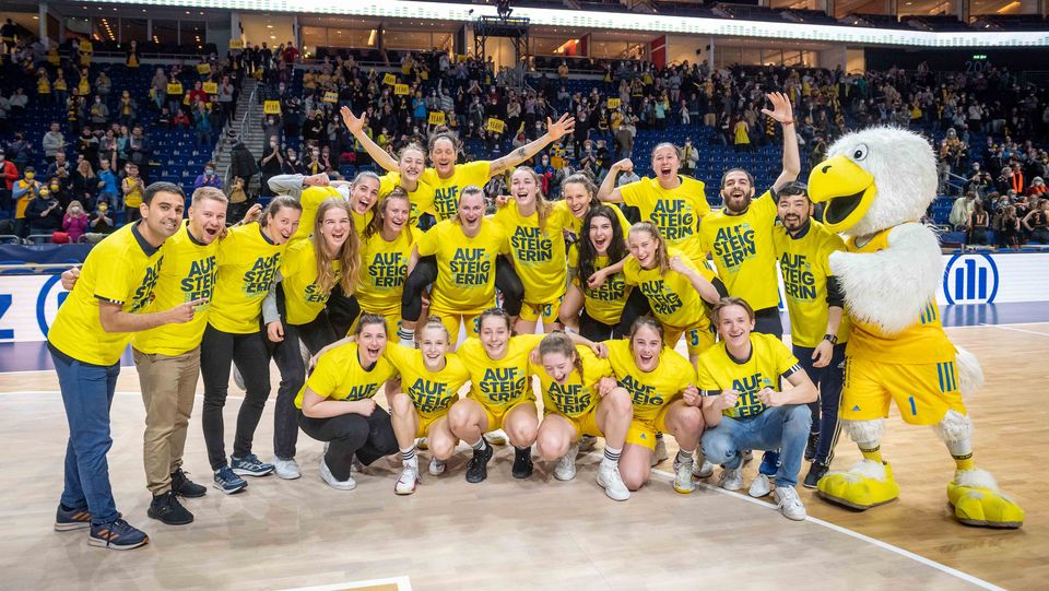 Aufstieg in die Erste Liga! ALBA-Frauen krönen grandiose Saison in der Mercedes-Benz Arena
