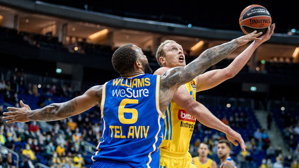 ALBA schlägt EuroLeague-Sechsten Maccabi in packendem Heimspiel