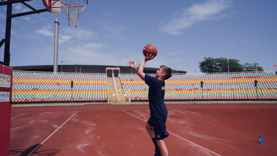 Korbleger-Acht | Outdoor-Tutorials mit der Basketball Academy by kinder Joy of Moving