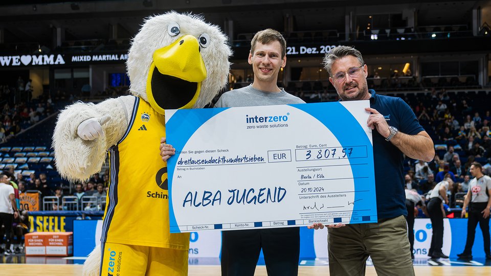 Spende an die ALBA JUGEND: Fans sammeln gemeinsam mit Interzero mehr als 700 Schubladen-Handys