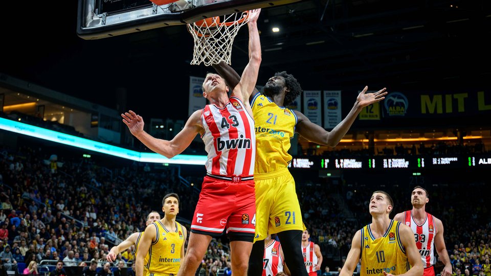Olympiakos macht in der zweiten Hälfte ernst: ALBA unterliegt bei Luke Sikmas Rückkehr mit 67:94