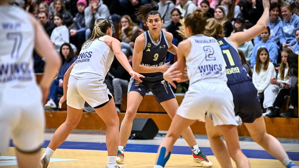 Mit einem Sieg in die Länderspielpause: ALBAs Meisterinnen gewinnen beim Comeback von Theresa Simon in Leverkusen
